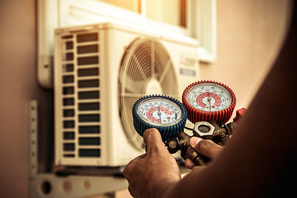 Professional Hvac technician working in Wheaton, IL